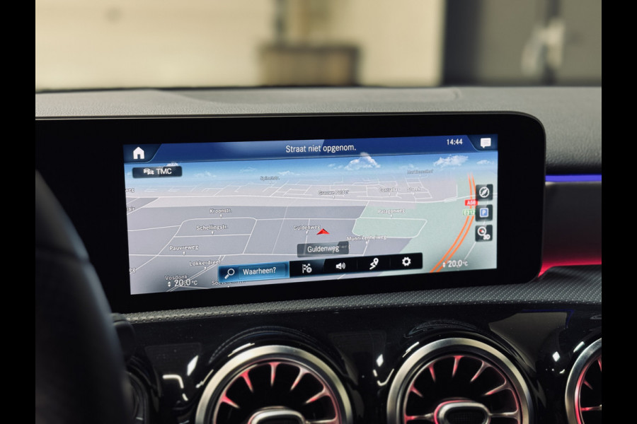 Mercedes-Benz A-Klasse 200 AMG Night | Panorama | Multibeam | Sfeer