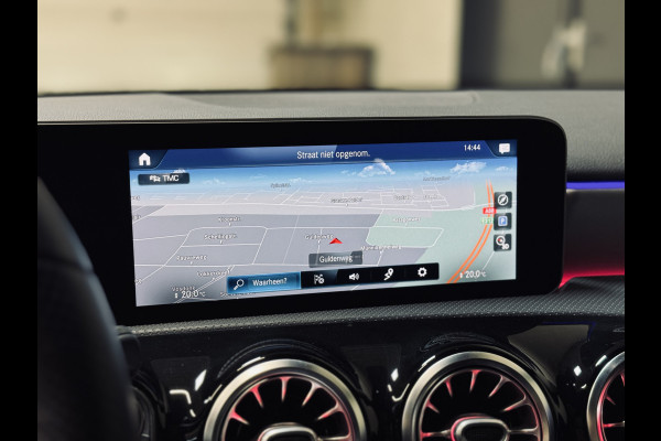 Mercedes-Benz A-Klasse 200 AMG Night | Panorama | Multibeam | Sfeer