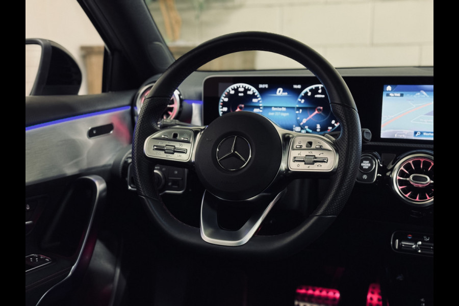 Mercedes-Benz A-Klasse 200 AMG Night | Panorama | Multibeam | Sfeer