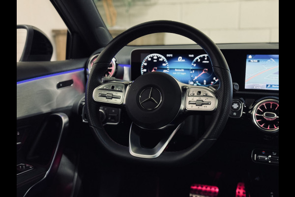 Mercedes-Benz A-Klasse 200 AMG Night | Panorama | Multibeam | Sfeer