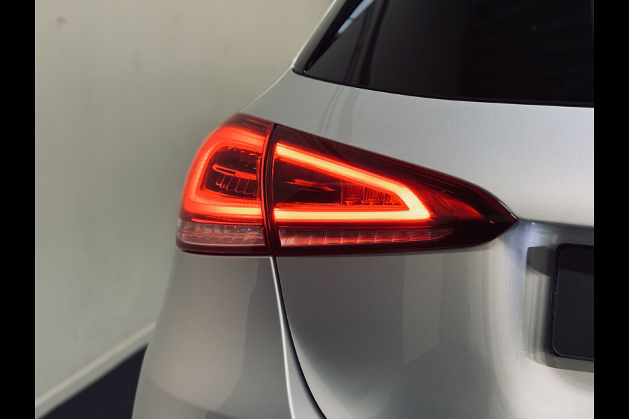 Mercedes-Benz A-Klasse 200 AMG Night | Panorama | Multibeam | Sfeer