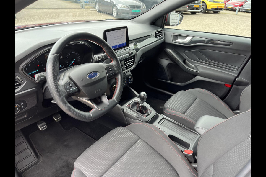 Ford FOCUS Wagon 1.0 EcoBoost ST Line Business 125pk | Wegklapbare Trekhaak | Winter Pack | Achteruitrijcamera
