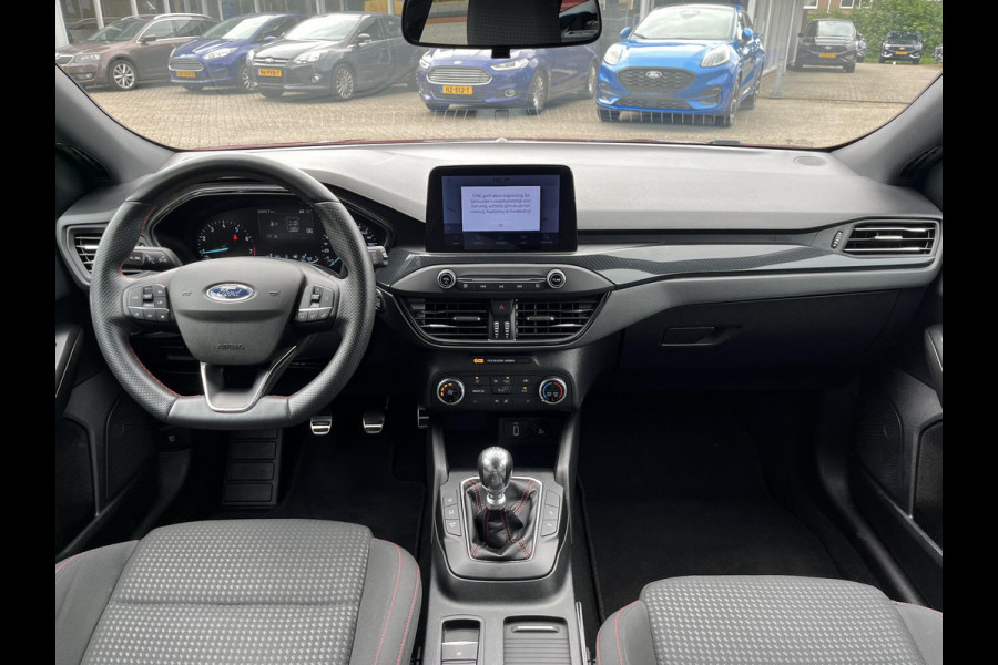 Ford FOCUS Wagon 1.0 EcoBoost ST Line Business 125pk | Wegklapbare Trekhaak | Winter Pack | Achteruitrijcamera