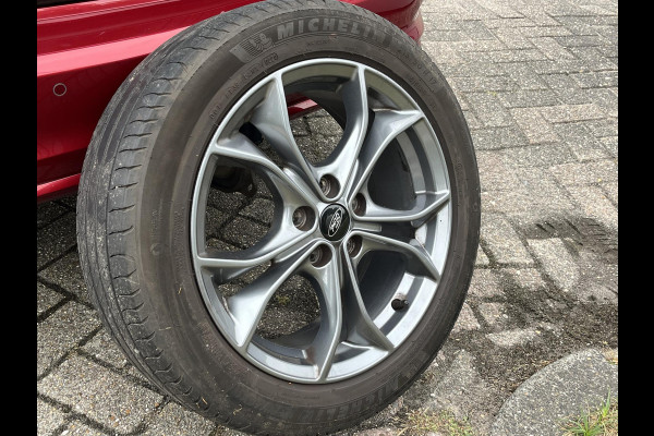 Ford FOCUS Wagon 1.0 EcoBoost ST Line Business 125pk | Wegklapbare Trekhaak | Winter Pack | Achteruitrijcamera
