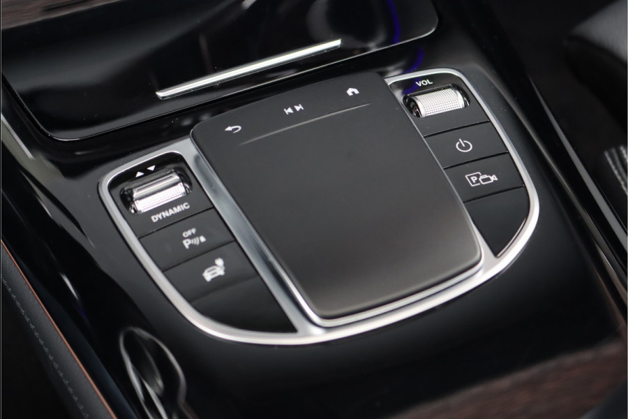 Mercedes-Benz EQC 400 4-MATIC AMG Line 80 kWh | ex BTW €39.000,- | Schuifdak | Distronic+ | Memory | Verwarmd Stuurwiel | Surround Camera | Leder | Keyless Go | Augmented Reality | Voorklimatisering |