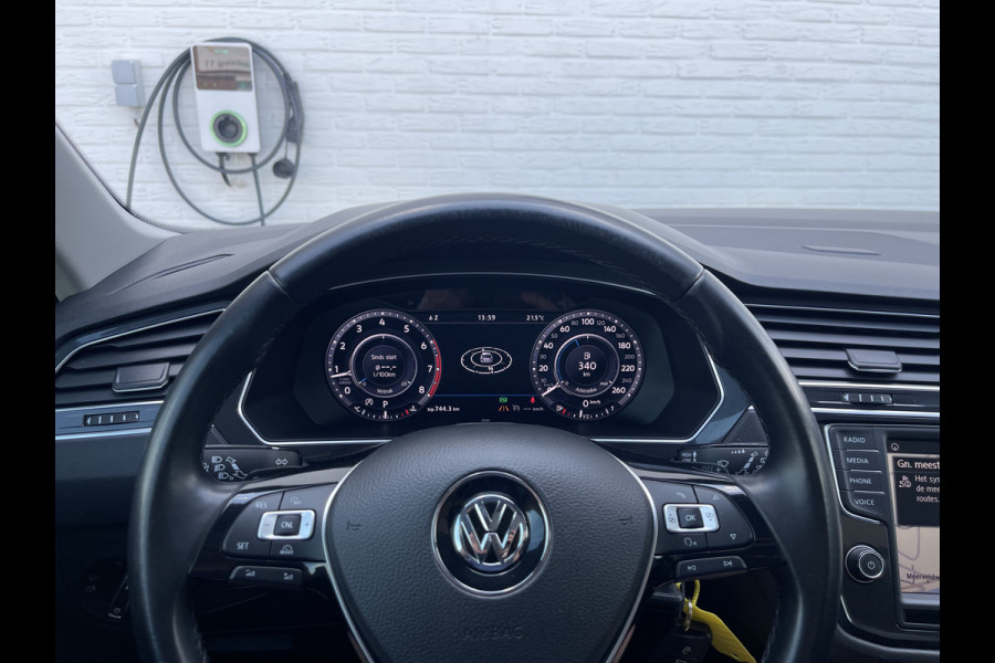 Volkswagen Tiguan 1.4 TSI ACT R-Line | Pano | Trekhaak | Leder | LED | DAB+ | CarPlay | 20 inch