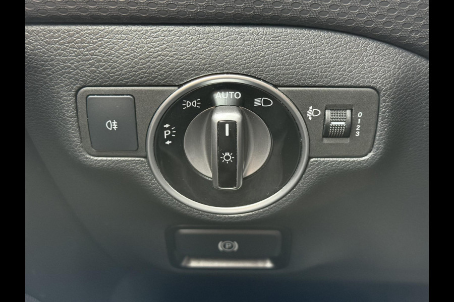 Mercedes-Benz A-Klasse 180 Business Solution 2e Eigenaar,Navi,Clima,Camera,Cruise,Sportstoel,N.A.P,123pk,APK tot 07-2026