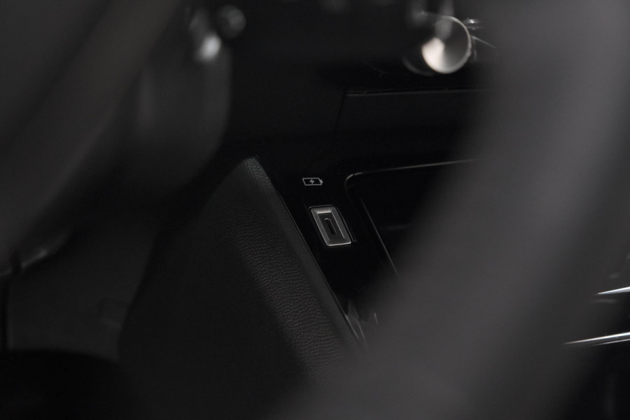 Peugeot 208 PureTech 100 EAT8 Allure Pack | Camera | Apple Carplay | Parkeersensoren | Stoelverwarming