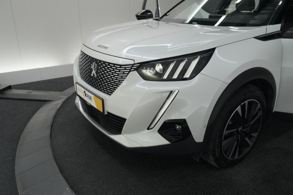 Peugeot e-2008 EV GT Pack 50 kWh | Schuif-/Kanteldak | Adaptieve Cruise Control | Camera | Dodehoekdetectie