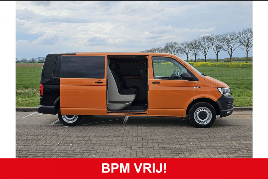 Volkswagen Transporter 2.0 TDI L2H1 DC airco, navi, trekhaak, 150Pk, Euro6!
