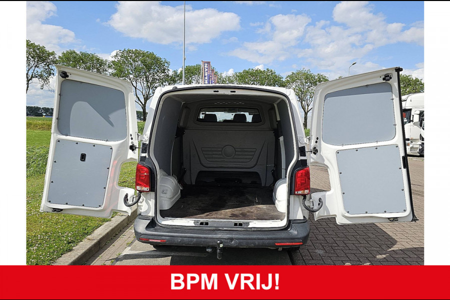 Volkswagen Transporter 2.0 TDI L2H1 T6.1 Automaat Airco Camera Trekhaak CarPlay Euro6!