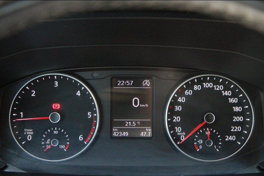 Volkswagen Transporter 2.0 TDI 102PK L1H1 Highline / Multi stuur / Voorruitverwarming / Klep