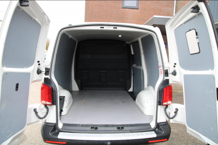 Volkswagen Transporter 2.0 TDI L1H1 150PK Comfortline / App connect / Trekhaak / Multi stuur