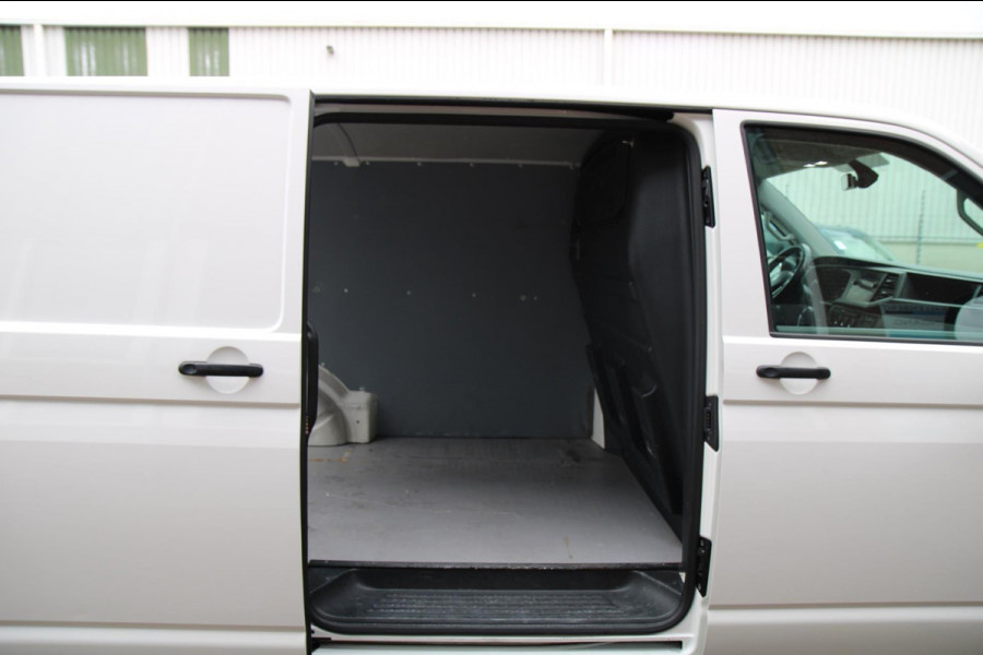 Volkswagen Transporter 2.0 TDI L1H1 150PK Comfortline / App connect / Trekhaak / Multi stuur