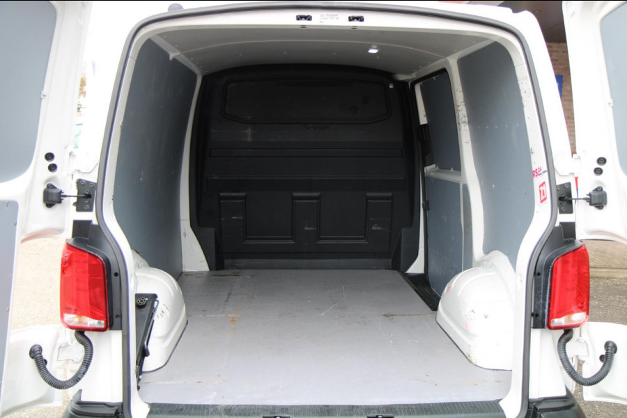 Volkswagen Transporter 2.0 TDI L1H1 150PK Comfortline / App connect / Trekhaak / Multi stuur