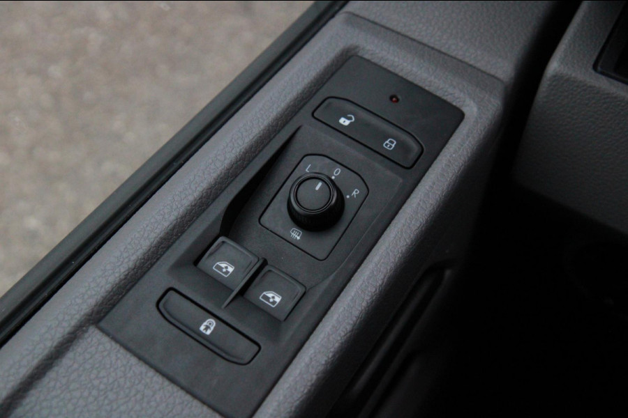 Volkswagen Transporter 2.0 TDI L1H1 150PK Comfortline / App connect / Trekhaak / Multi stuur