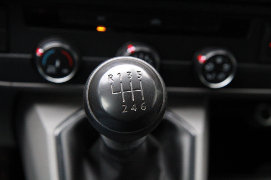 Volkswagen Transporter 2.0 TDI L1H1 150PK Comfortline / App connect / Trekhaak / Multi stuur
