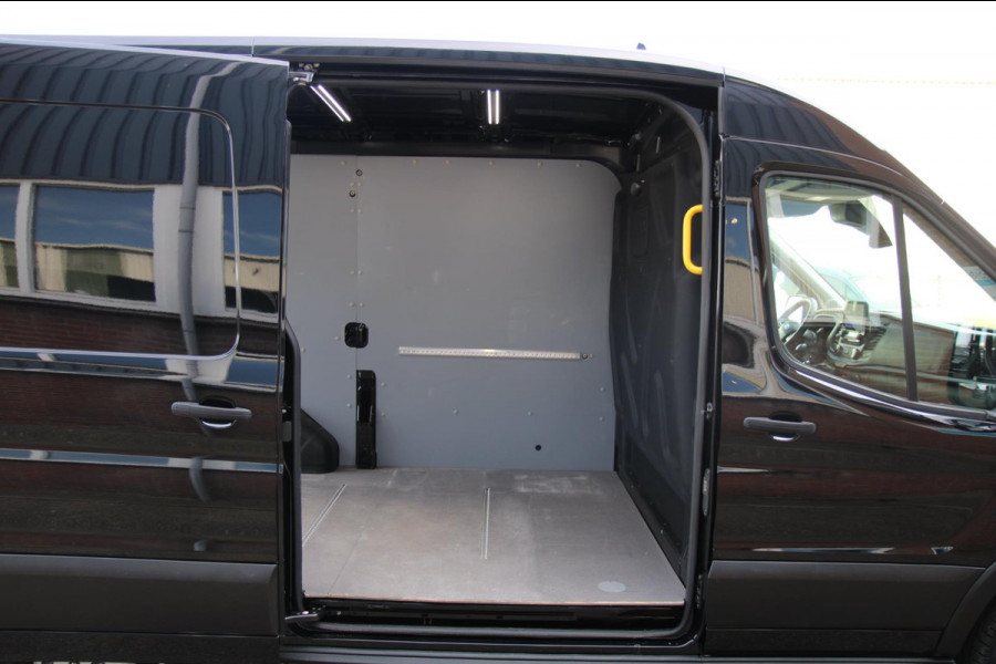 Ford Transit 310 2.0 TDCI L2H2 LIMITED / Trekhaak / Camera / Sync 3 / Adaptief cruis