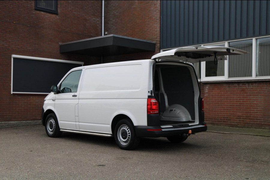 Volkswagen Transporter 2.0 TDI L1H1 150PK Comfortline / Trekhaak / App connect / Cruise