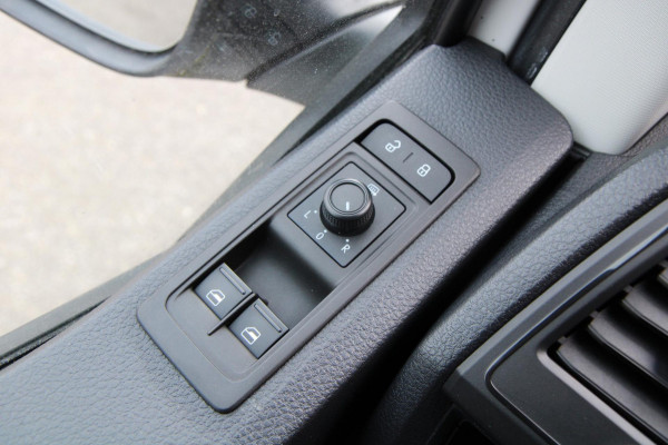 Volkswagen Transporter 2.0 TDI L1H1 150PK Comfortline / Trekhaak / App connect / Cruise