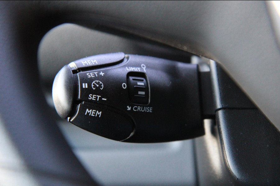 Opel Vivaro-e L2H1 Innovation 50 kWh / App connect / Navi / 3 Zits