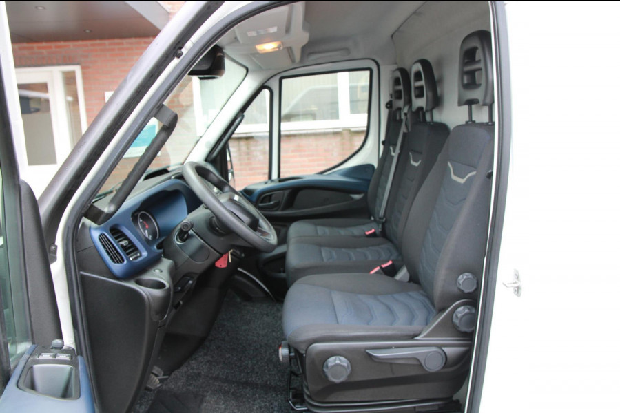 Iveco Daily 35S14V 2.3 352 L2H2 / Automaat / 3500 trekgewicht / Trekhaak
