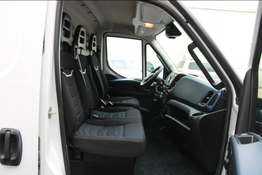 Iveco Daily 35S14V 2.3 352 L2H2 / Automaat / 3500 trekgewicht / Trekhaak