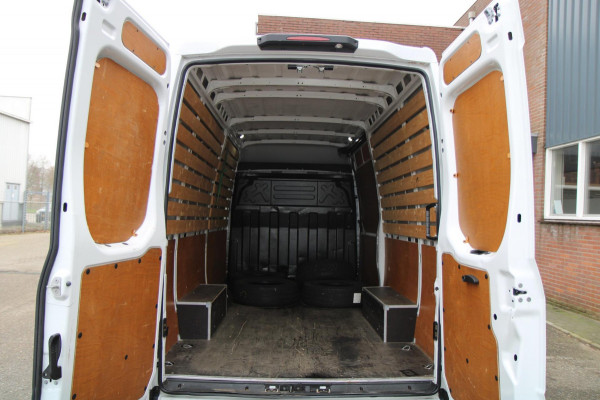 Iveco Daily 35S14V 2.3 352 L2H2 / Automaat / 3500 trekgewicht / Trekhaak
