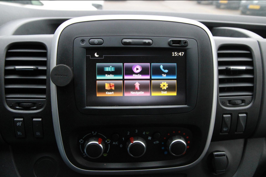 Renault Trafic 1.6 dCi 95 T29 L1H1 Comfort / Laadruimte inrichting / Navi / app connect / 3 zits