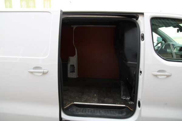 Toyota ProAce Worker 2.0 D-4D Professional L3H1 / Automaat 8 traps / Navi app connect / 3 zits