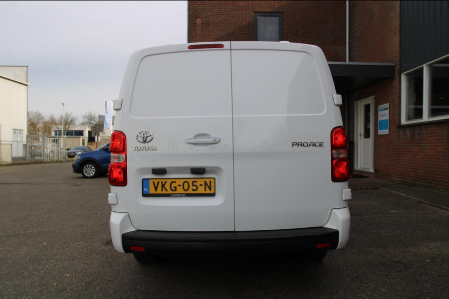 Toyota ProAce Worker 2.0 D-4D Professional L3H1 / Automaat 8 traps / Navi app connect / 3 zits