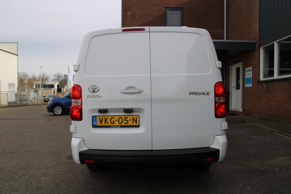Toyota ProAce Worker 2.0 D-4D Professional L3H1 / Automaat 8 traps / Navi app connect / 3 zits