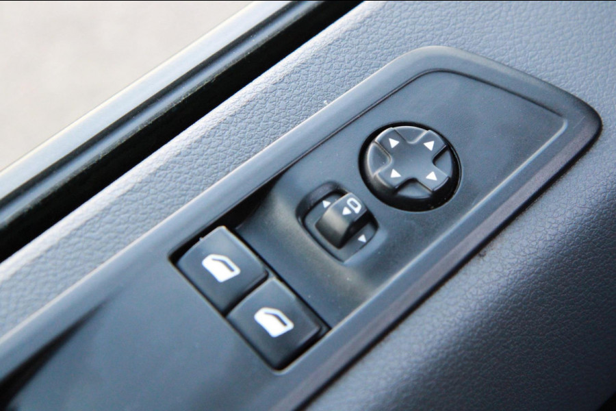 Toyota ProAce Worker 2.0 D-4D Professional L3H1 / Automaat 8 traps / Navi app connect / 3 zits