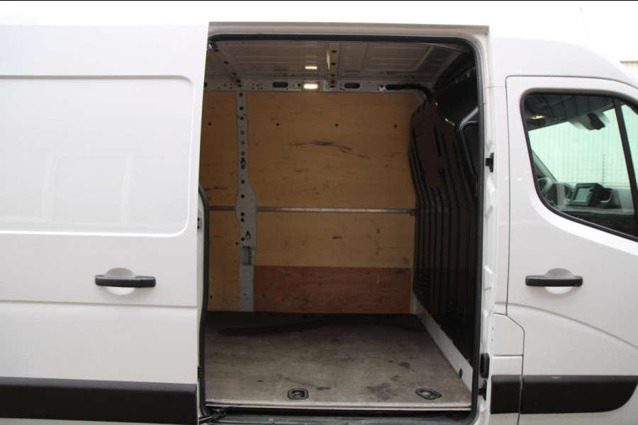 Renault Master T35 2.3 dCi 150PK L2H2 New model / Camera / Trekhaak / BLIS / NAVI