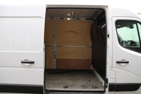 Renault Master T35 2.3 dCi 150PK L2H2 New model / Camera / Trekhaak / BLIS / NAVI