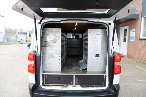 Toyota ProAce Worker 2.0 D-4D Navigator Long / App connect / Trekhaak / Imperiaal / Navi
