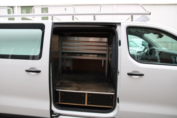 Toyota ProAce Worker 2.0 D-4D Navigator Long / App connect / Trekhaak / Imperiaal / Navi