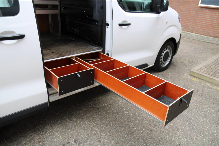 Toyota ProAce Worker 2.0 D-4D Navigator Long / App connect / Trekhaak / Imperiaal / Navi