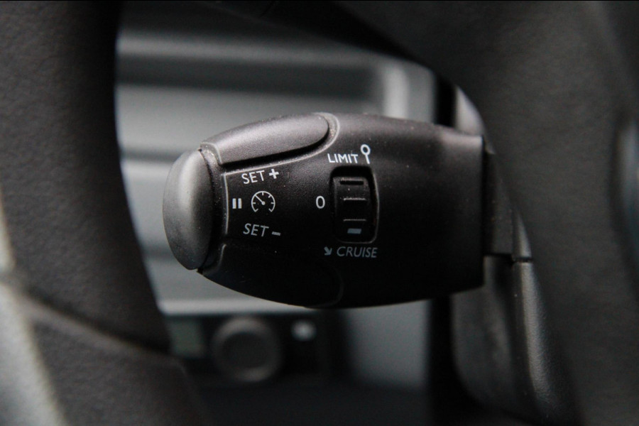 Toyota ProAce Worker 2.0 D-4D Navigator Long / App connect / Trekhaak / Imperiaal / Navi