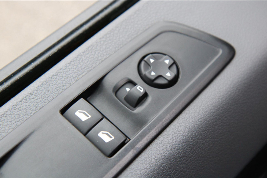 Toyota ProAce Worker 2.0 D-4D Navigator Long / App connect / Trekhaak / Imperiaal / Navi