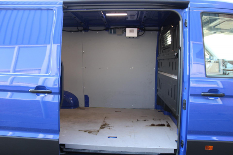 Volkswagen Crafter 35 2.0 TDI L3H2 Automaat / Camera / App connect / Trekhaak