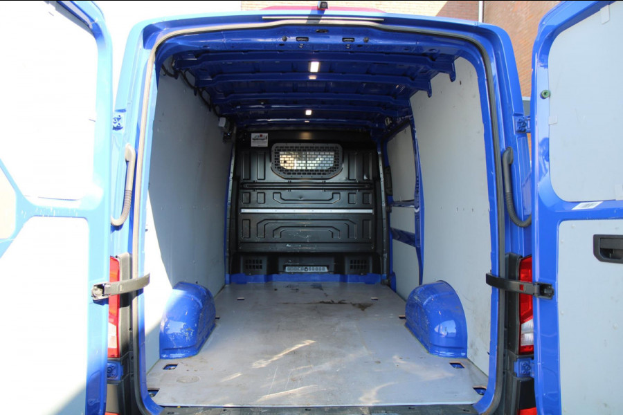 Volkswagen Crafter 35 2.0 TDI L3H2 Automaat / Camera / App connect / Trekhaak