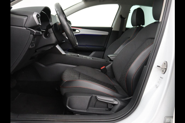 Seat Leon 1.5 eTSI FR Intens | Stoel & stuurverwarming | Trekhaak | Adaptive cruise | Navigatie | Parkeerhulp | Full LED