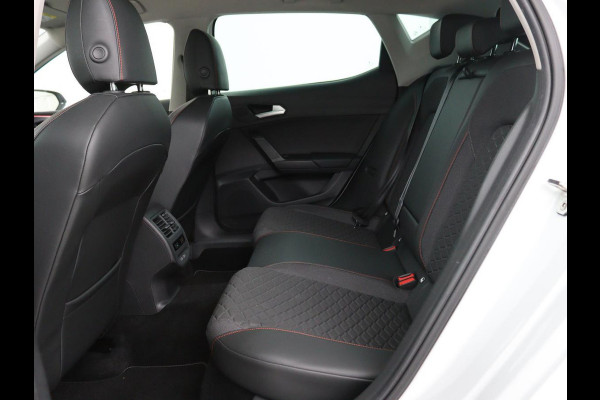 Seat Leon 1.5 eTSI FR Intens | Stoel & stuurverwarming | Trekhaak | Adaptive cruise | Navigatie | Parkeerhulp | Full LED