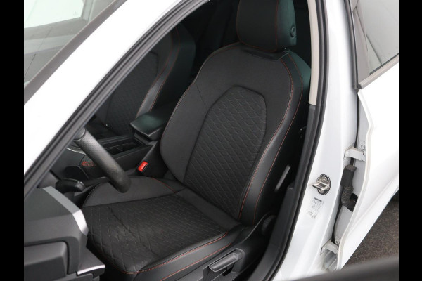 Seat Leon 1.5 eTSI FR Intens | Stoel & stuurverwarming | Trekhaak | Adaptive cruise | Navigatie | Parkeerhulp | Full LED