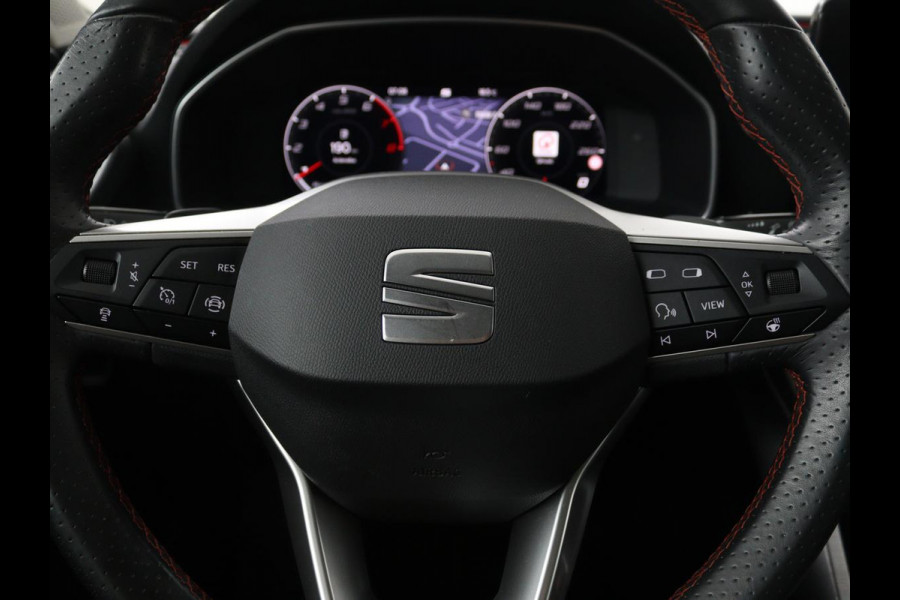 Seat Leon 1.5 eTSI FR Intens | Stoel & stuurverwarming | Trekhaak | Adaptive cruise | Navigatie | Parkeerhulp | Full LED