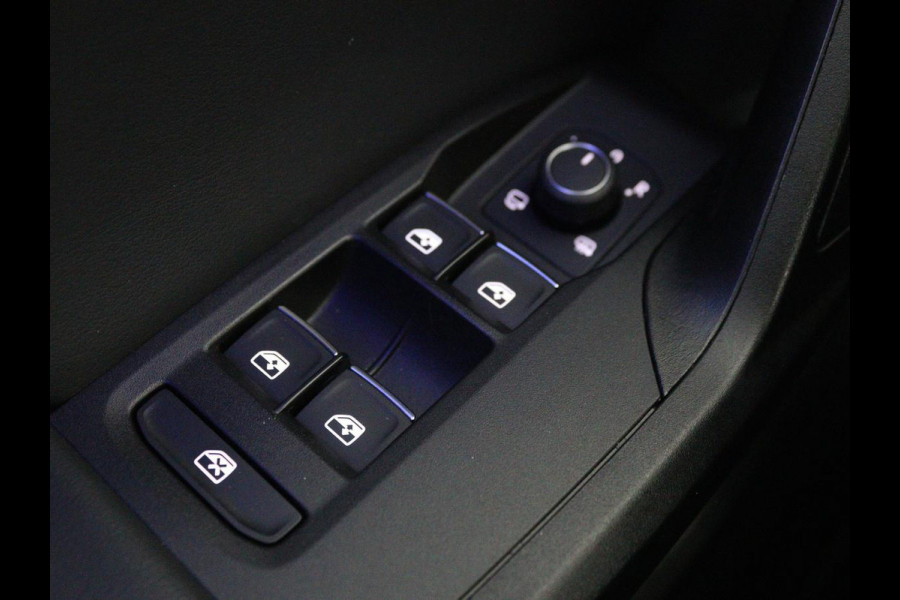 Seat Leon 1.5 eTSI FR Intens | Stoel & stuurverwarming | Trekhaak | Adaptive cruise | Navigatie | Parkeerhulp | Full LED