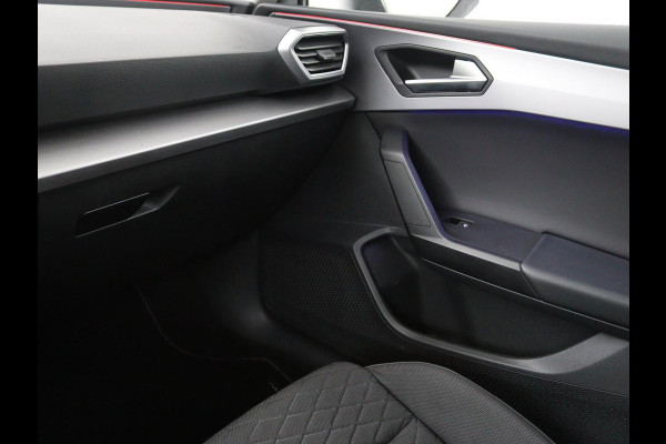 Seat Leon 1.5 eTSI FR Intens | Stoel & stuurverwarming | Trekhaak | Adaptive cruise | Navigatie | Parkeerhulp | Full LED