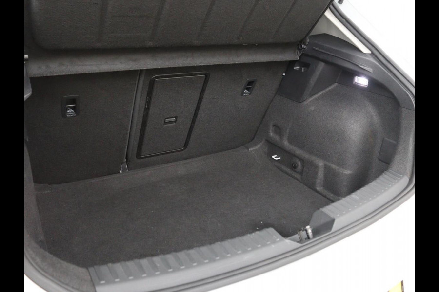 Seat Leon 1.5 eTSI FR Intens | Stoel & stuurverwarming | Trekhaak | Adaptive cruise | Navigatie | Parkeerhulp | Full LED
