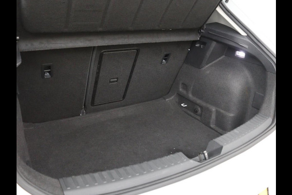 Seat Leon 1.5 eTSI FR Intens | Stoel & stuurverwarming | Trekhaak | Adaptive cruise | Navigatie | Parkeerhulp | Full LED
